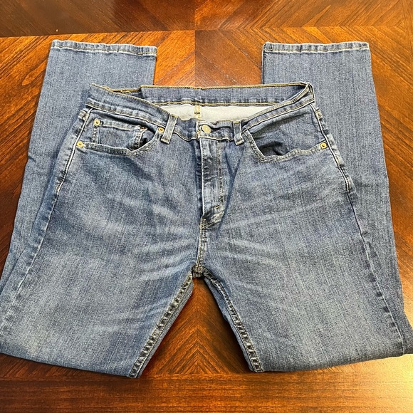 Men’s Levi 559 Light/Medium Wash Jeans - Picture 2 of 9